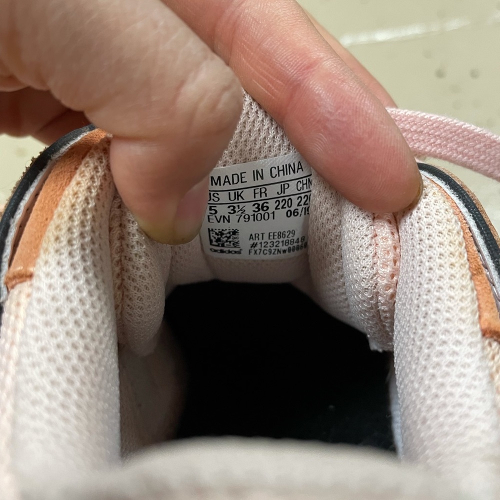 Sneakers - Picture 3 of 4